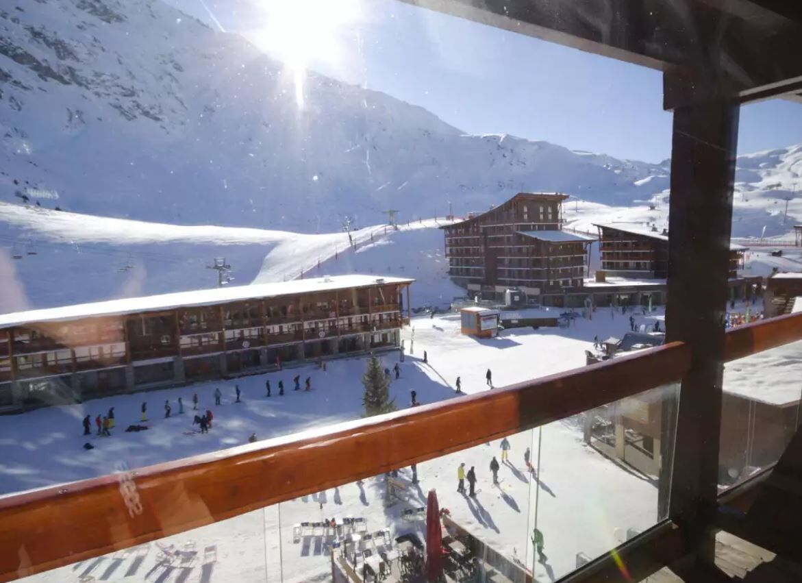 A ski resort with a building and a ski slope.