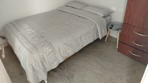 2 室のベッドルーム、アイロン / アイロン台、WiFi (無料)、ベッドシーツ