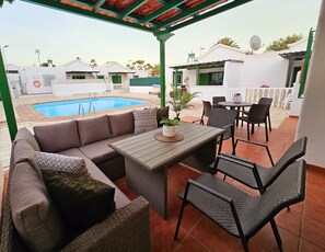 Outdoor dining - Vrbo Property (San Bartolomé de Tirajana)