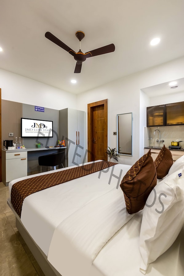 Caja de seguridad en la habitación y ropa de cama