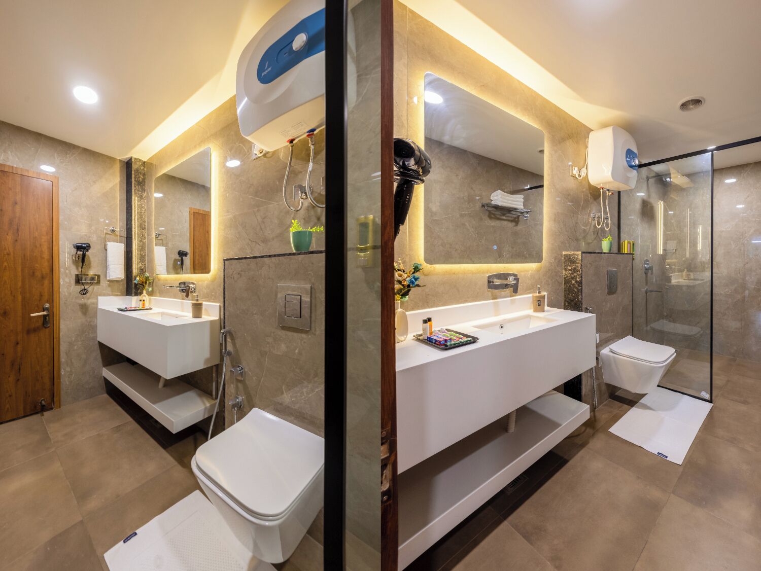 Habitación Deluxe | Baño | Ducha, secador de pelo, toallas y jabón