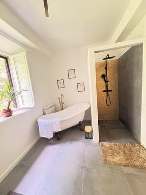Hair dryer, towels - Vrbo Property (Partigliano)