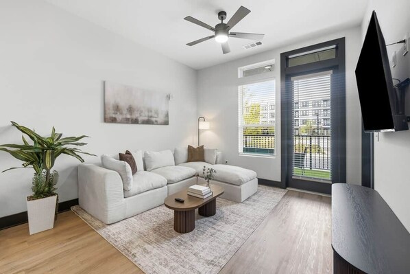 Living area - Luxury Atlanta Stay Near Food Hall & Pool (Decatur)