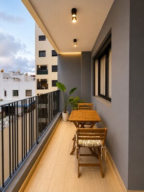Outdoor dining - Studio Chic & Luxueux • Centre Casablanca (Dar-el-Beida)