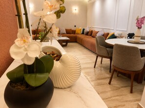 Dining - Studio Chic & Luxueux • Centre Casablanca (Dar-el-Beida)