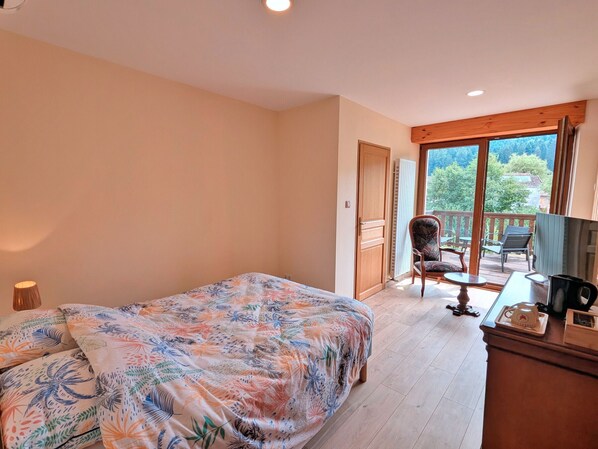 Room - Guest room with balcony - 2 guests (Rehaupal)