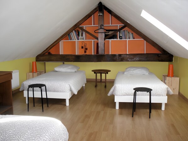 3 chambres, fer et planche à repasser, literie fournie