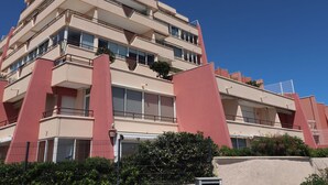 A multi-story building with balconies, large windows, and a clear sky. - Air-conditioned apartment, sea view - 4/6 guests (Sète)
