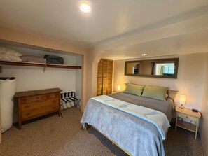 2 bedrooms, iron/ironing board, WiFi (free), bed sheets