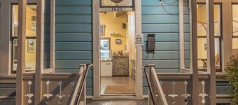 Sunset Suite - Sweet, Spacious, Downtown Arcata Suite