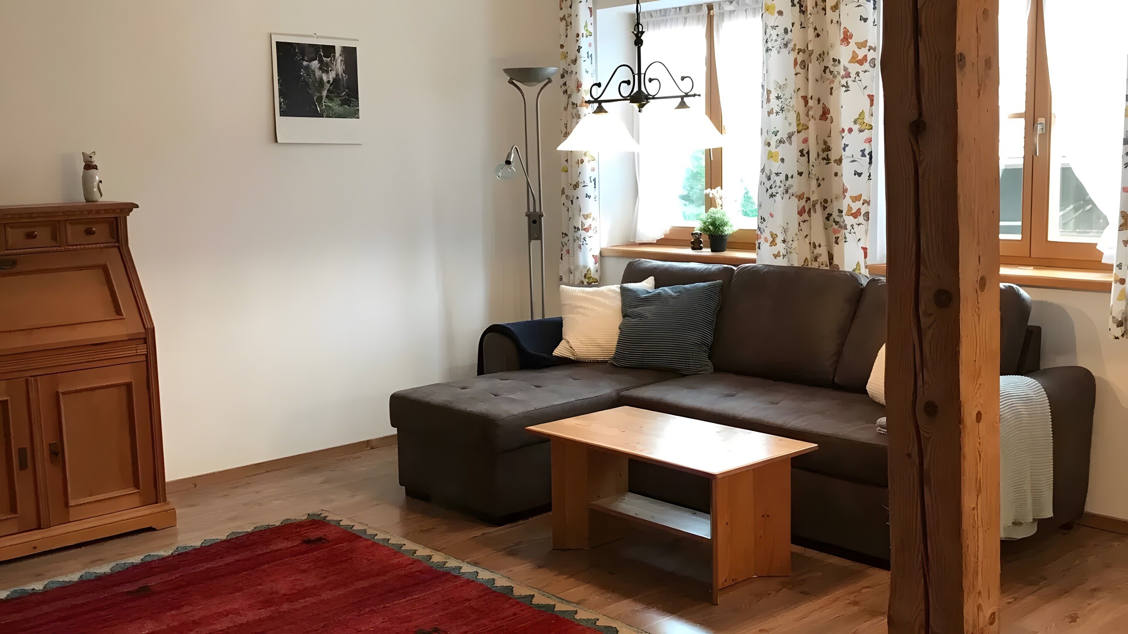 Fernseher, DVD-Player, Tischtennisplatte, Stereoanlage
