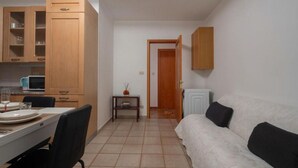 A compact living space with a kitchenette, a dining area, and a sofa. - Charming Dorsoduro Venice Stay Near Art Museums and Canals (Venezia VE, Italy)