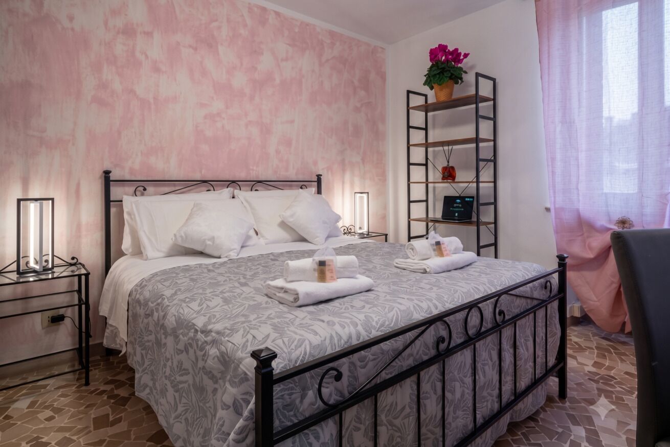 4 bedrooms, desk, iron/ironing board