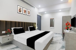Desk, free WiFi - Collection O Quila Road Formerly JR Inn (Lucknow)