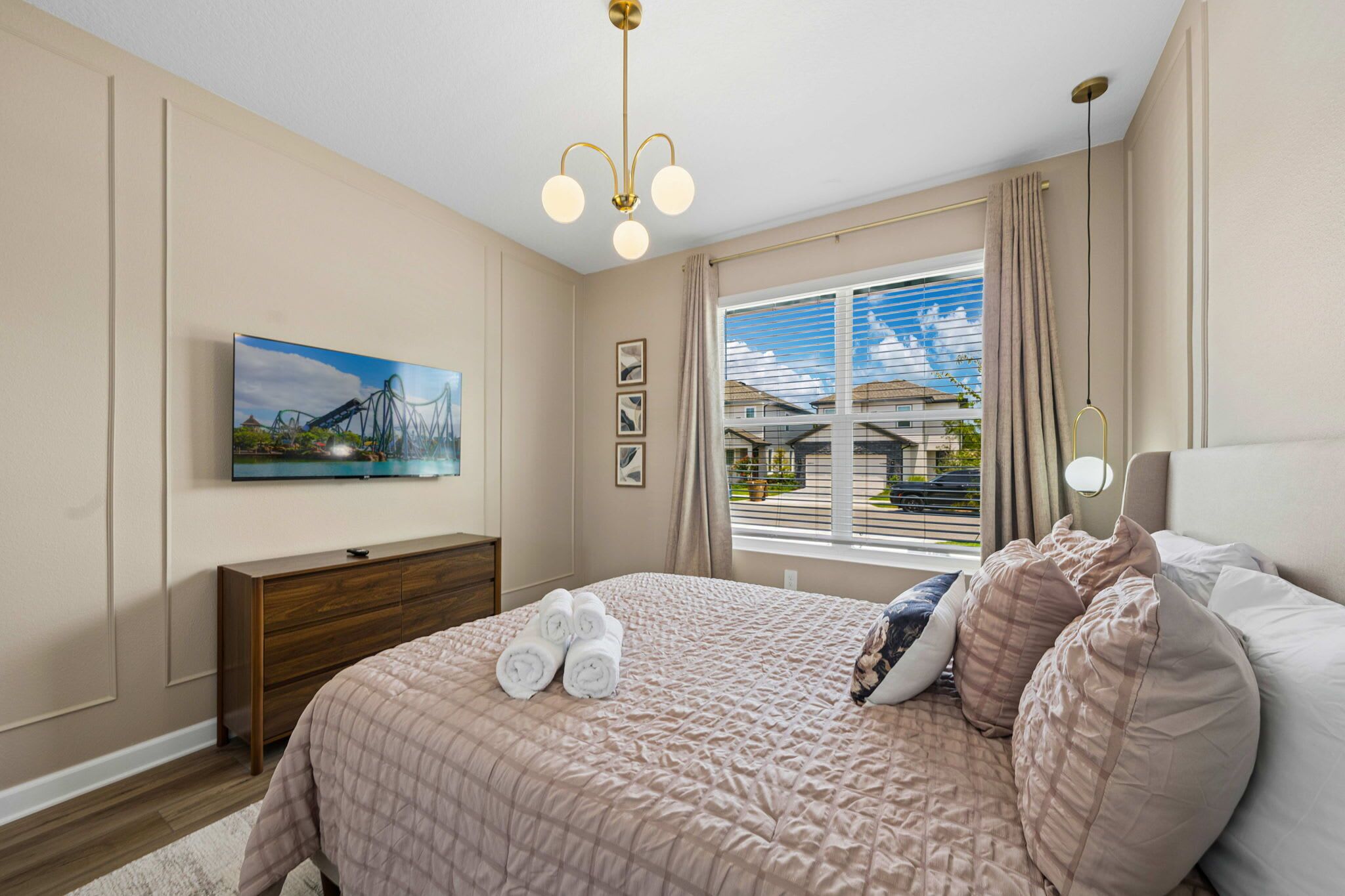 House | 5 bedrooms, high-speed internet