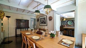 House | 5 bedrooms, Internet