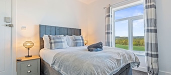 Spacious 5BR House in Staveley | Wi-fi | Sleeps 10