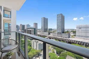 Deluxe Studio, Balcony, City View | Property grounds - The Crosby Balcony Studio Palermo Home (Miami)