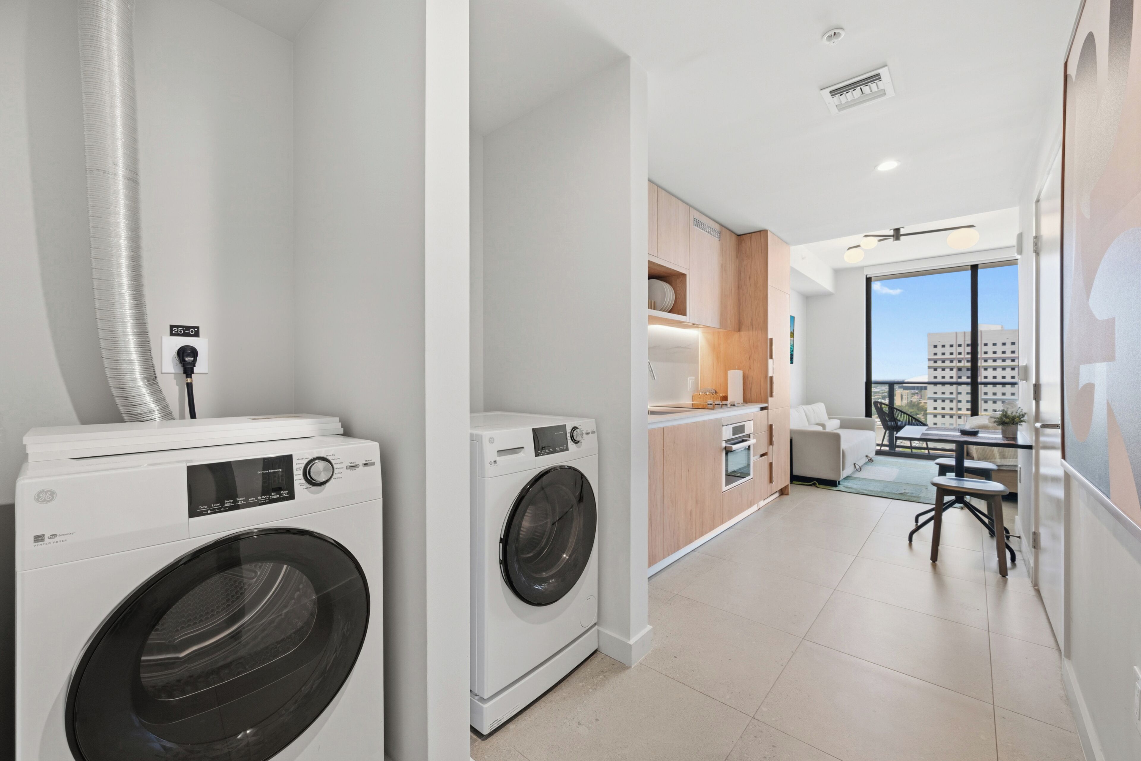 Deluxe Studio, Balcony, City View | Interior