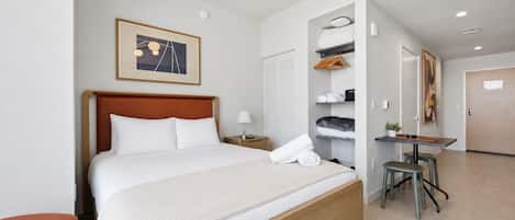 Studio Deluxe, balcon, vue ville | Rideaux occultants, chambres insonorisées, fer et planche à repasser