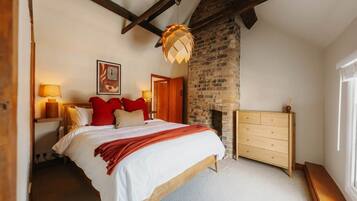1 dormitorio, tabla de planchar con plancha, wifi y ropa de cama