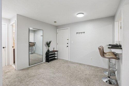 Cozy 1-BDR condo in Mansfield Close to commuter station to Boston & Providence
