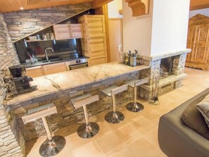 Kühlschrank, Ofen, Geschirrspüler, Kochgeschirr/Geschirr/Besteck
