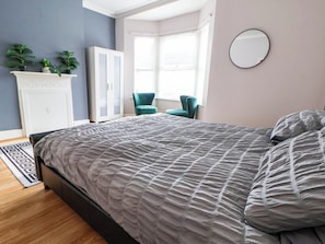 6 bedrooms, free WiFi, individually decorated, individually furnished - Seaside Home (Wallasey)