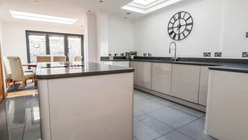 Dishwasher, cookware/dishes/utensils
