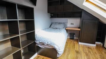 6 bedrooms, WiFi (free), individually decorated, individually furnished