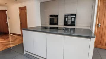 Dishwasher, cookware/dishes/utensils
