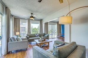 A spacious living area with a ceiling fan, large windows, and a view of the cityscape. - Waikiki Penthouse, 1 Free Parking, 3bdrm, Sleeps 6 (Honolulu)