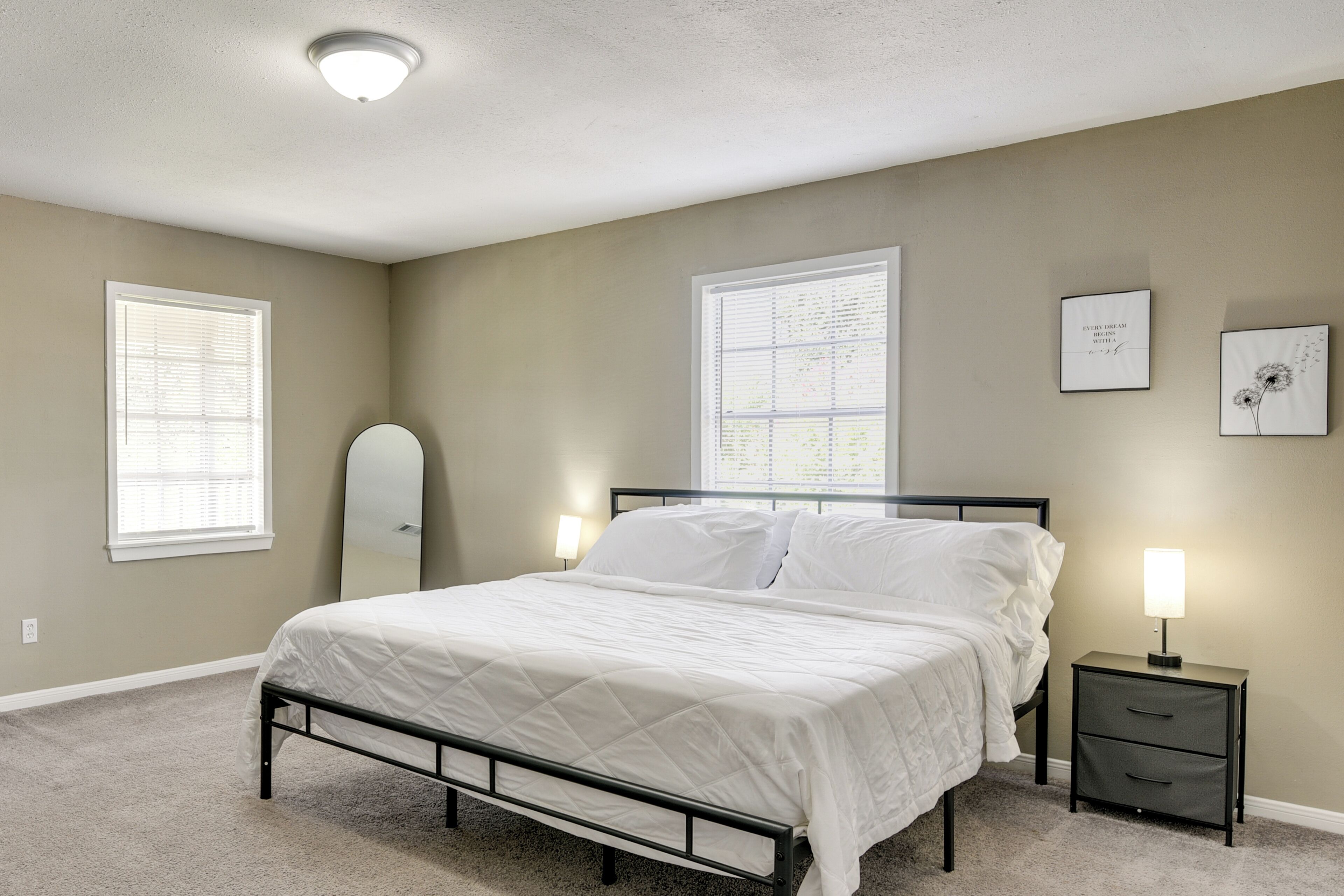 House (6 Bedrooms) | Interior