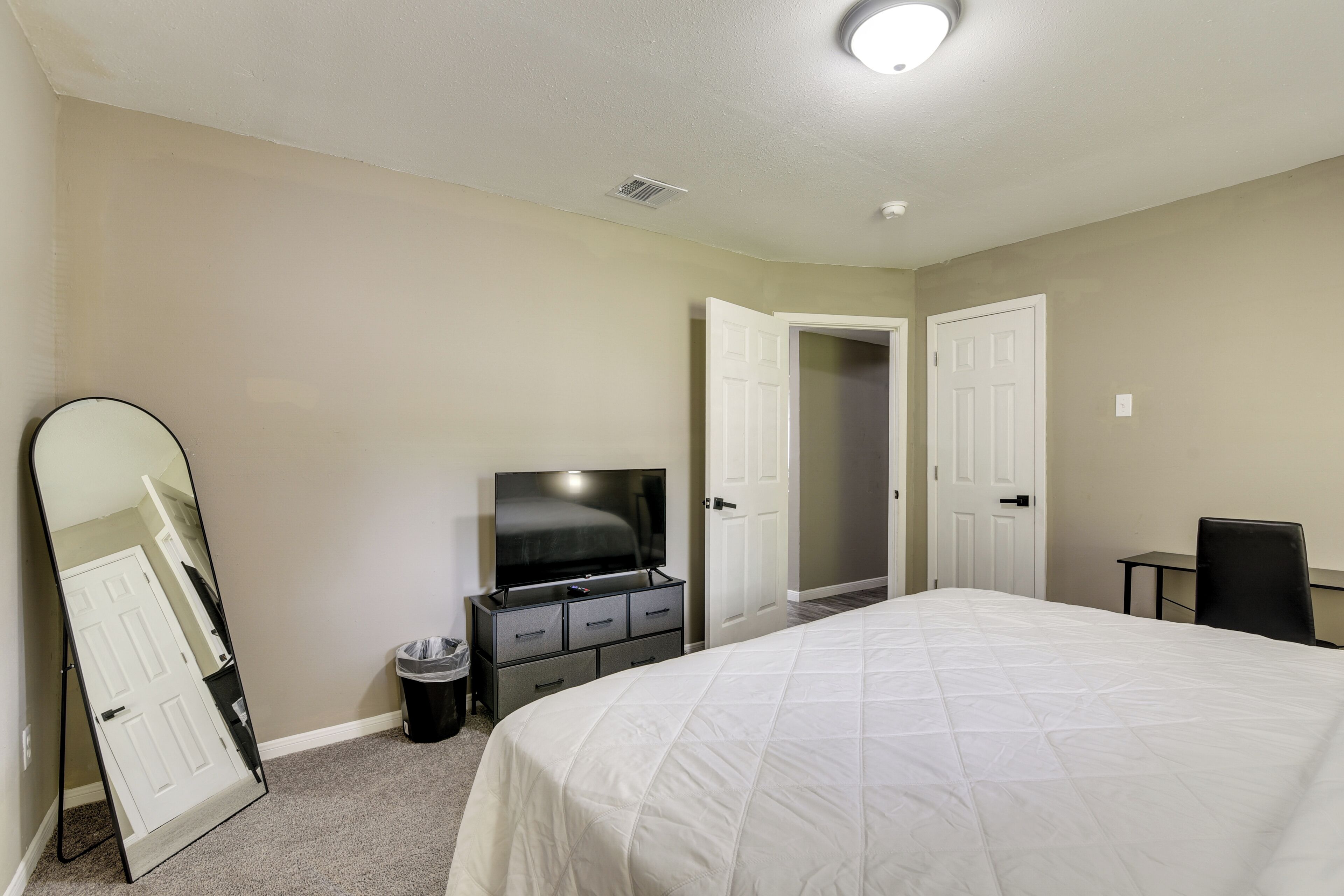 House (6 Bedrooms) | Interior