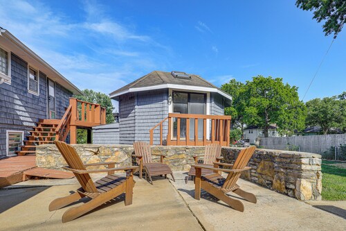 Private Yard & Patio! Overland Park Group Getaway