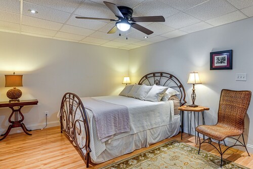 Shared Fire Pit! Quiet Lake Norman Guest Suite