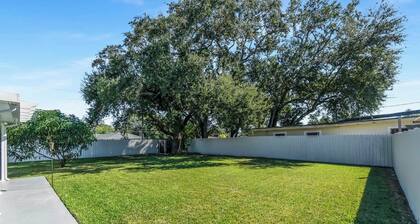 < 3 Mi to Hard Rock Stadium! Family-friendly Home