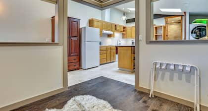 Walk Everywhere! Friday Harbor Home w/ Patio