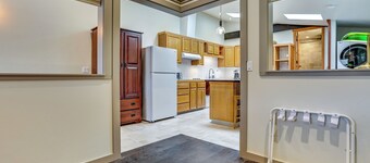 Walk Everywhere! Friday Harbor Home w/ Patio