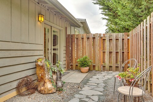 Walk Everywhere! Friday Harbor Home w/ Patio