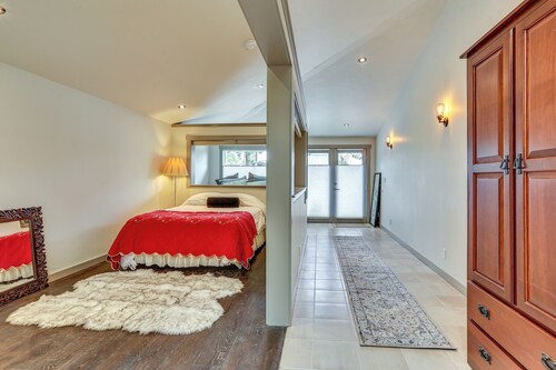 Walk Everywhere! Friday Harbor Home w/ Patio