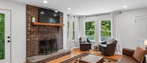 Studio (3 Bedrooms) | Front of property
