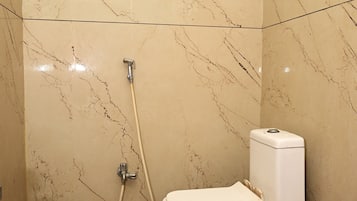 Ducha, toallas, jabón y champú