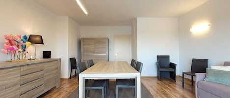 Apartment | Dining
