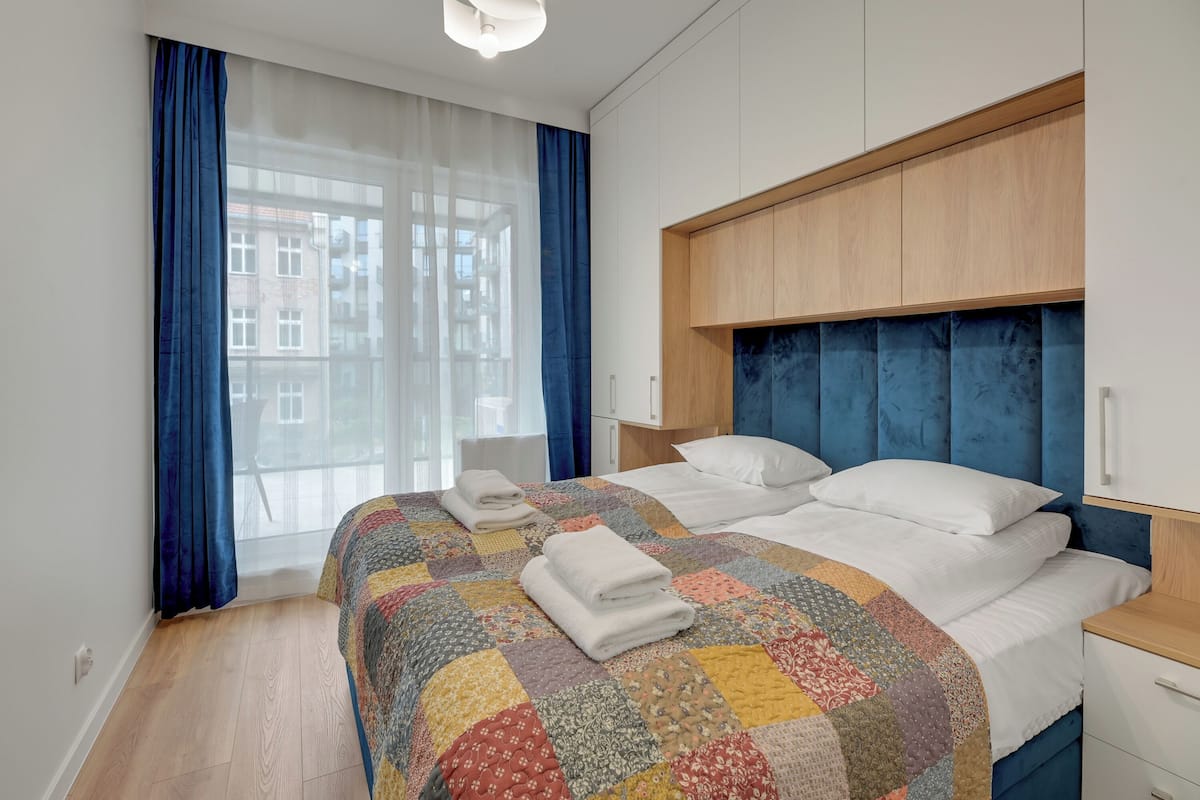 Appartement, 2 chambres | Fer et planche à repasser, accès au Wi-Fi (inclus), décor unique