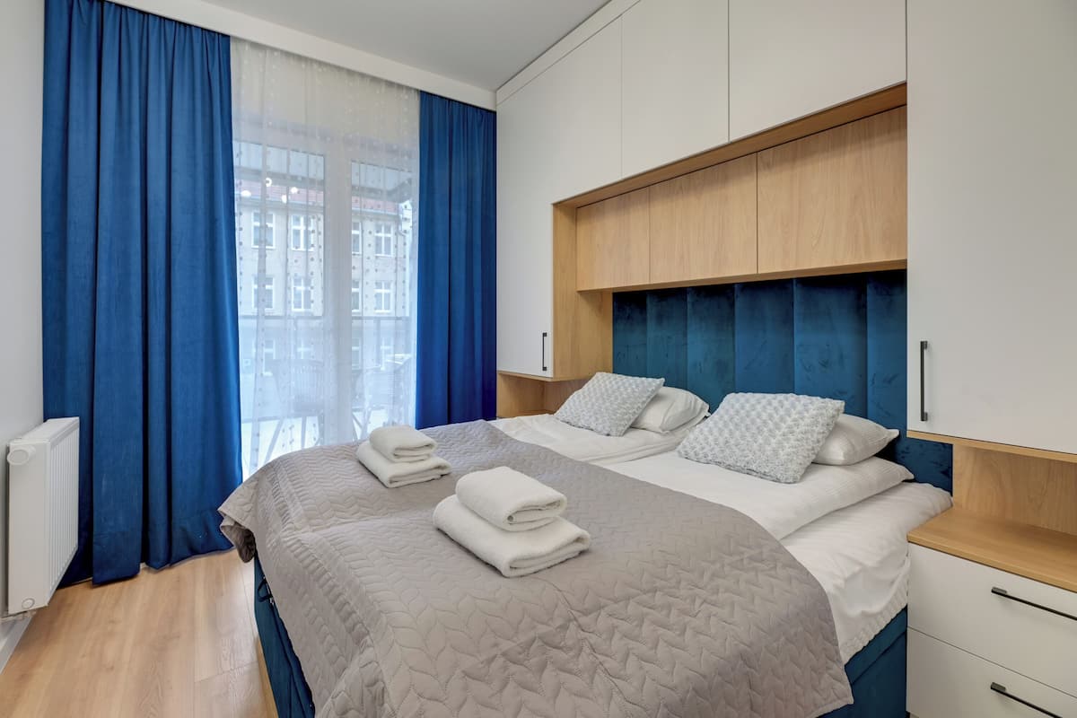 Appartement, balcon, vue sur la ville | Fer et planche à repasser, accès au Wi-Fi (inclus), décor unique