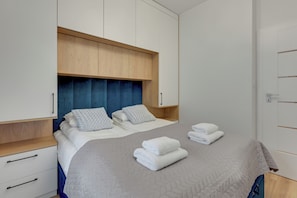 Apartment, Balcony, City View | Iron/ironing board, free WiFi, individually decorated - RentPlanet - Apartamenty Kapitanat (Gdańsk)