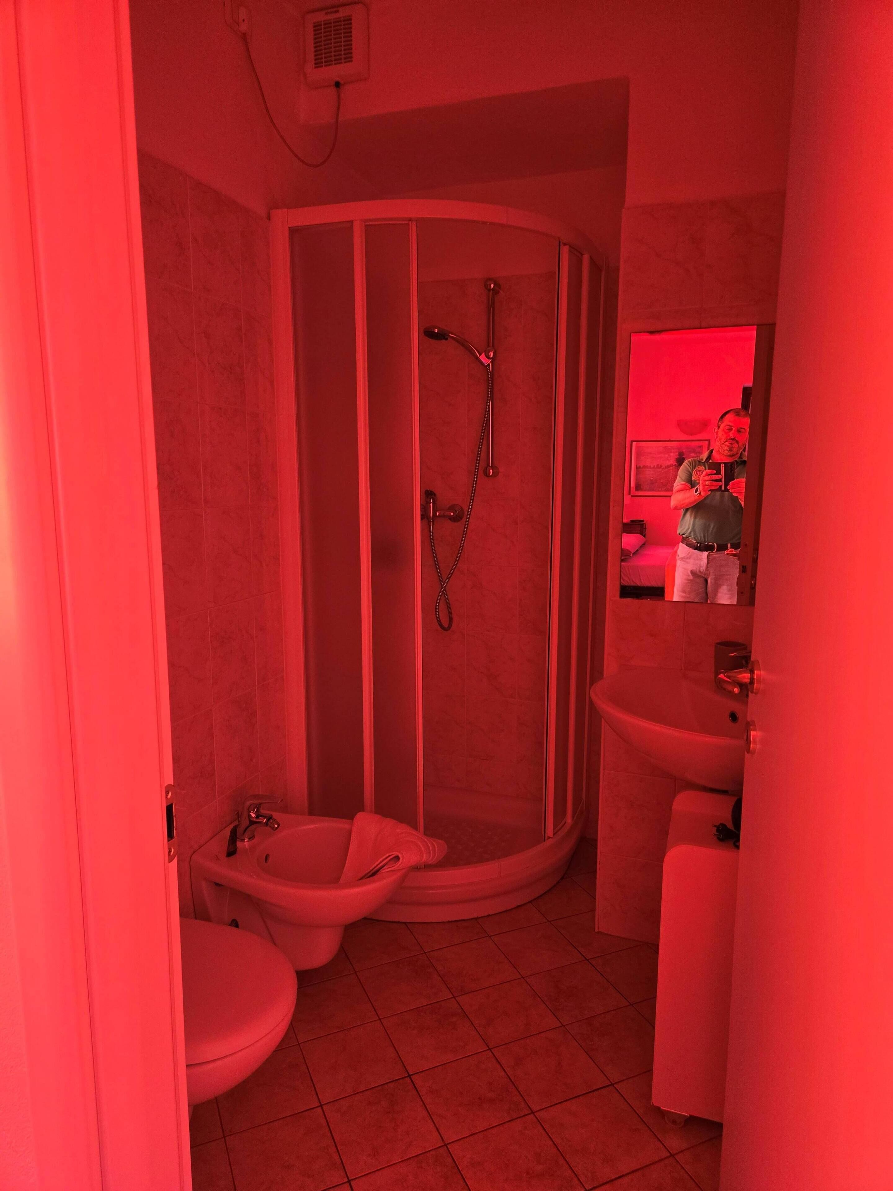 Familien-Vierbettzimmer, Stadtblick | Badezimmer