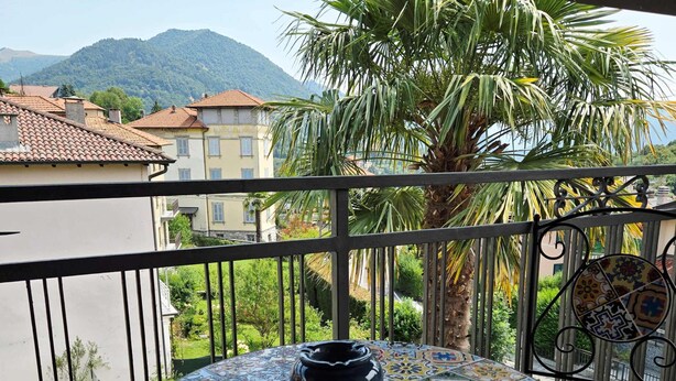 Chambre double, balcon, vue sur la montagne | Restauration en plein air