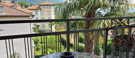 Double Room, Balcony, Mountain View | Outdoor dining